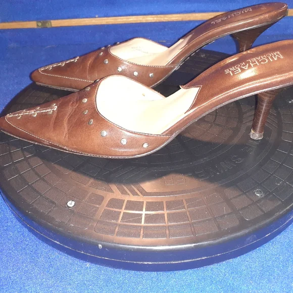 Michael Kors Women's Brown Leather W/Studs Open back 2-1/2In. Heels Sz. 8M-US - Picture 2 of 8